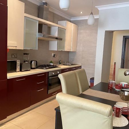 B Bakerstreet - Beautiful Two Bedroom Apartment Akkra Exterior foto